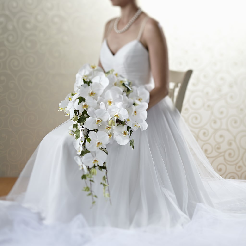 Classic White Bouquet – Corum Flower Shop, Manchester KY