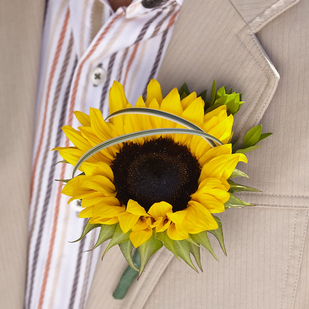 Free Spirit Boutonniere – Corum Flower Shop, Manchester KY